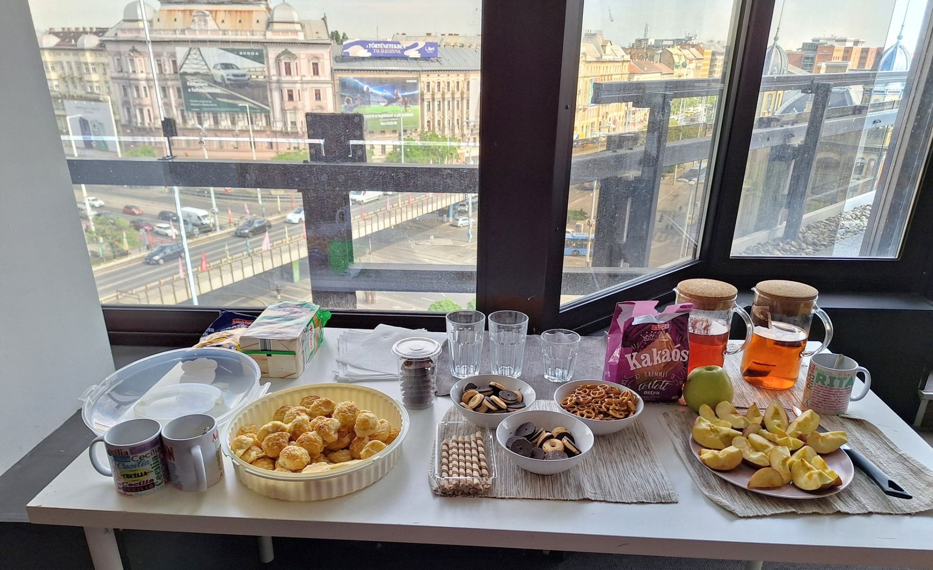 Terülj, terülj asztalkám